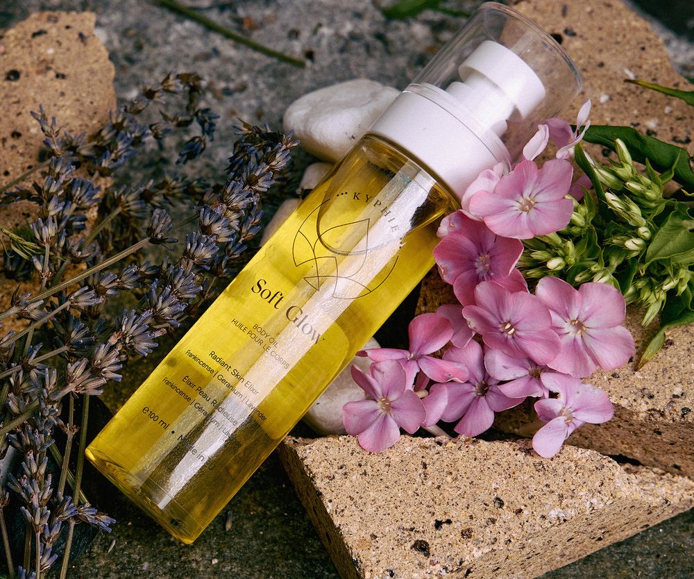 Soft Glow body oil by Kyphie